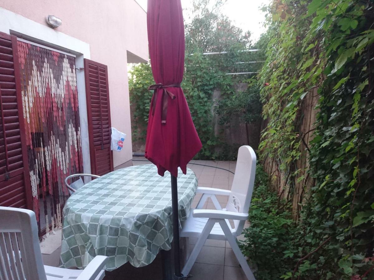 Laura And Nevio Apartments And Rooms Cres Exterior photo